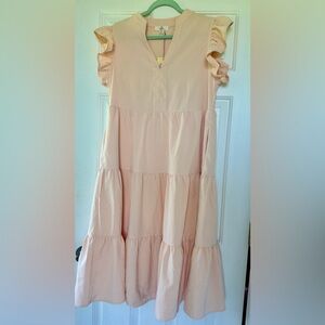 Beautiful, fun Entro flowy summer dress with pockets and lined! Creamy peach!